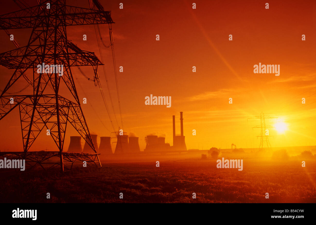 Ferrybridge Kohle betriebene Kraftwerk bei Sonnenaufgang Yorkshire UK Stockfoto