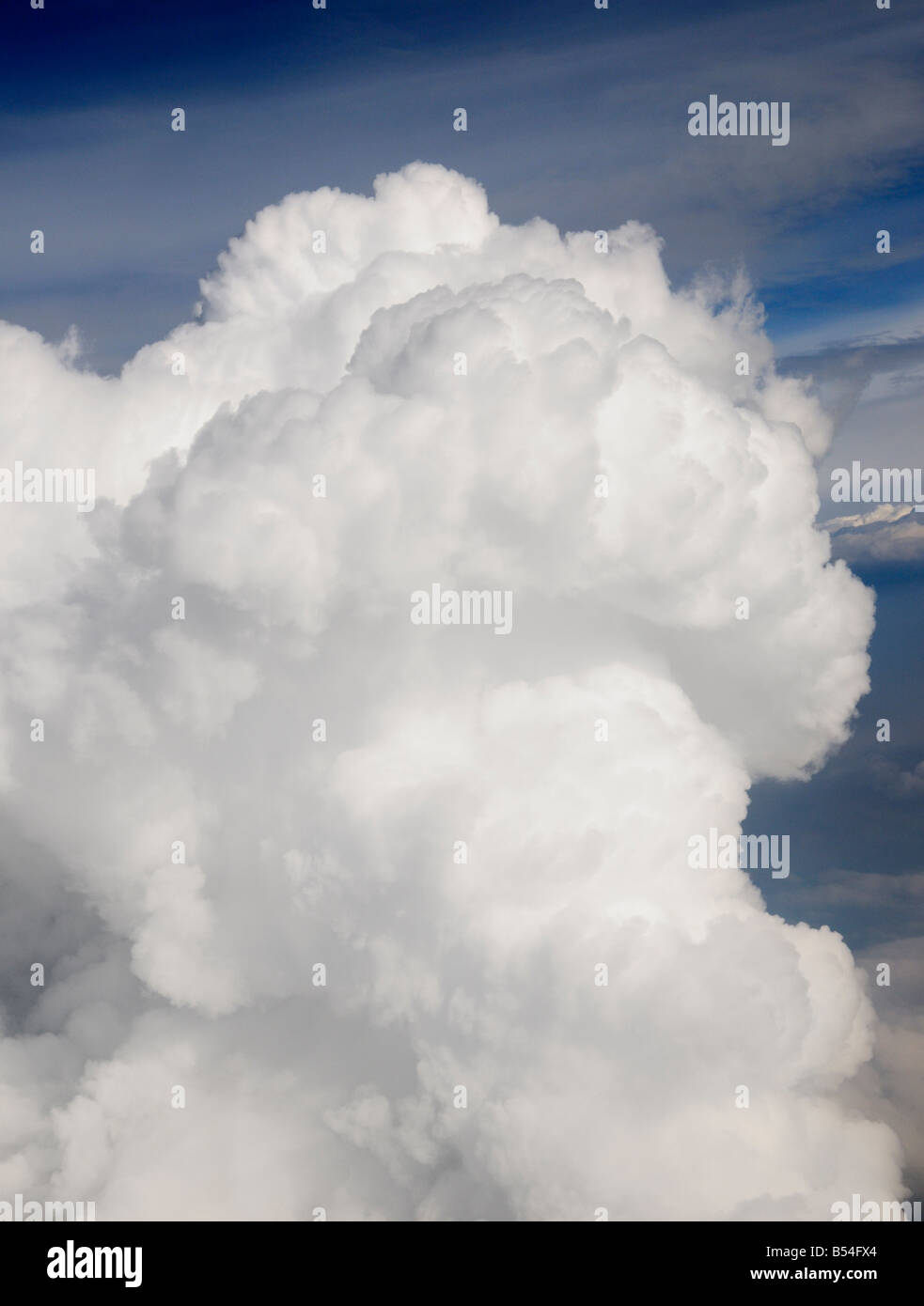 Luftaufnahme, Blick hinunter auf eine Gewitterwolke cumulonimbus Stockfoto