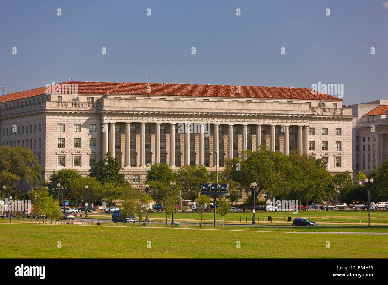 WASHINGTON, DC, USA - Department of Commerce building, Constitution Avenue, auf der National Mall. Stockfoto