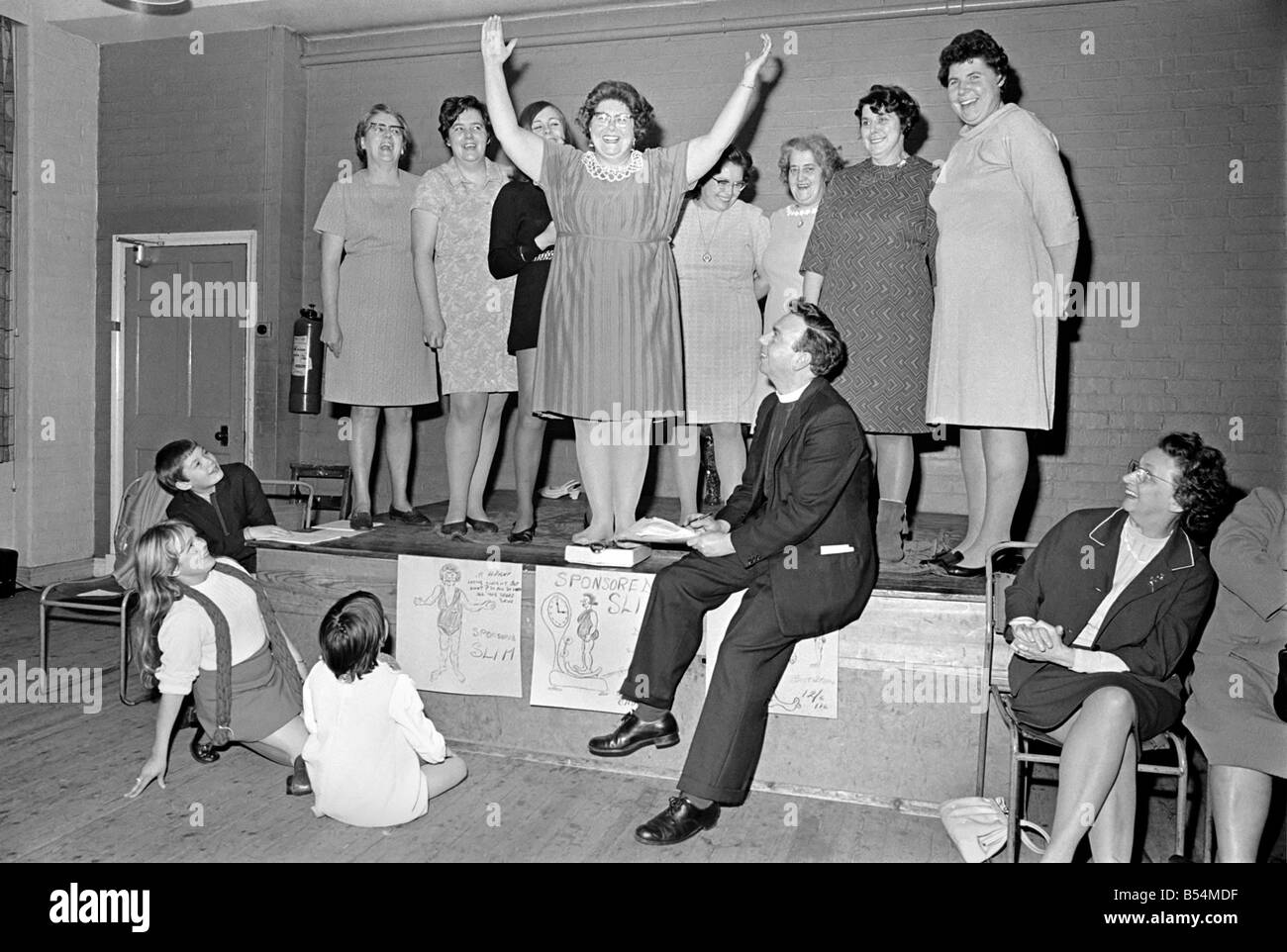 Beginn der gesponserten schlank war die Idee von Frau Ella Gahan, 17stone, 61 b als Bestandteil ein geselliger Abend in der St. Thomas-Kirche, Stockfoto