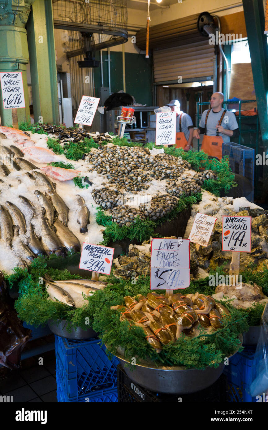 Frische Meeresfrüchte zu verkaufen am Pike Place Market in der Innenstadt von Seattle, Washington Stockfoto