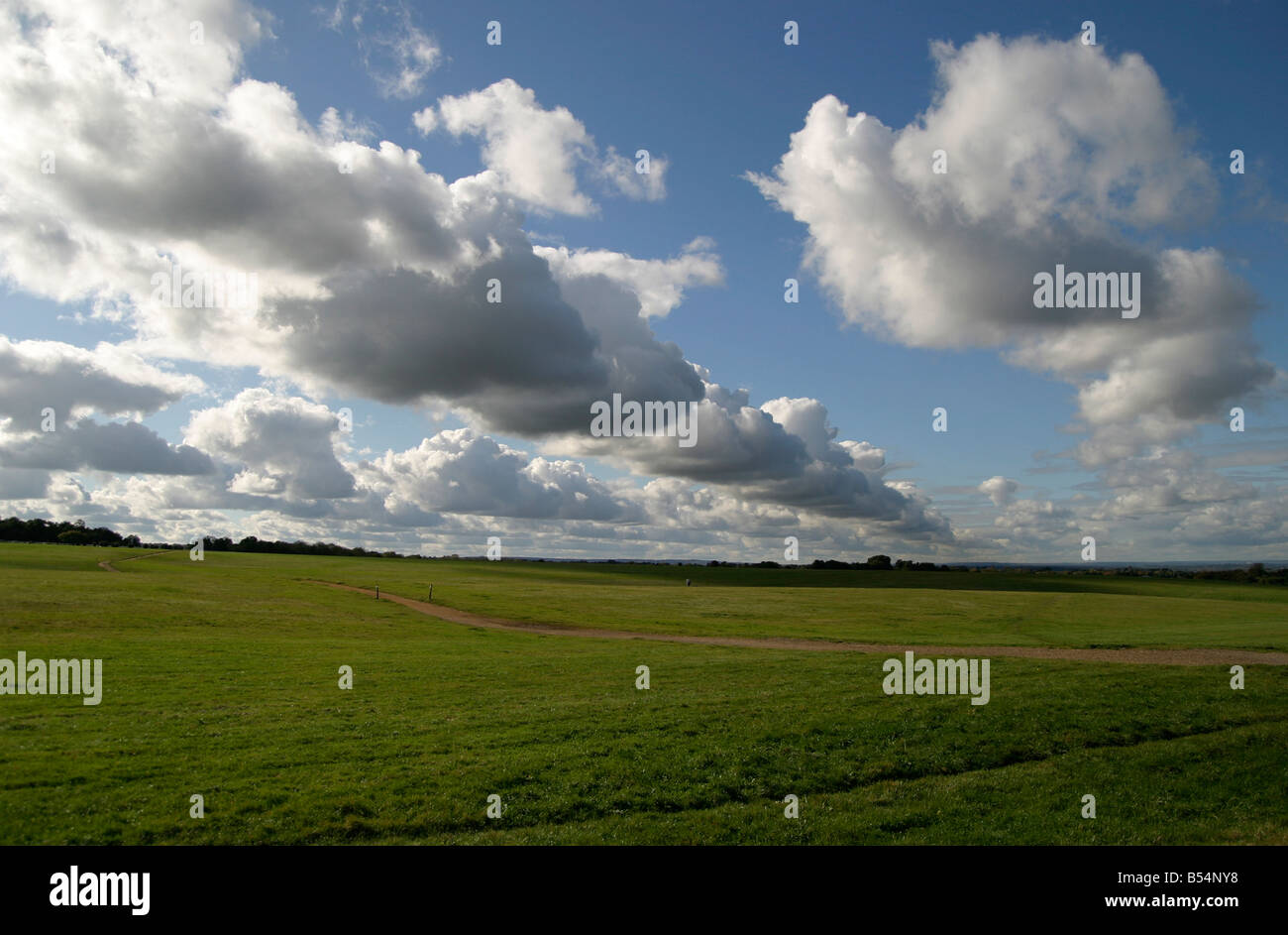 Wolkenbildung auf Epsom Downs Stockfoto