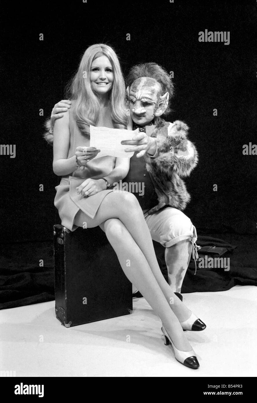 Sadler es Wells Opera Company wird am Donnerstag, 4. Dezember Fernsehgeschichte machen wenn an diesem Tag zwei Werbespots Werbung Thei Farbe Stockfoto