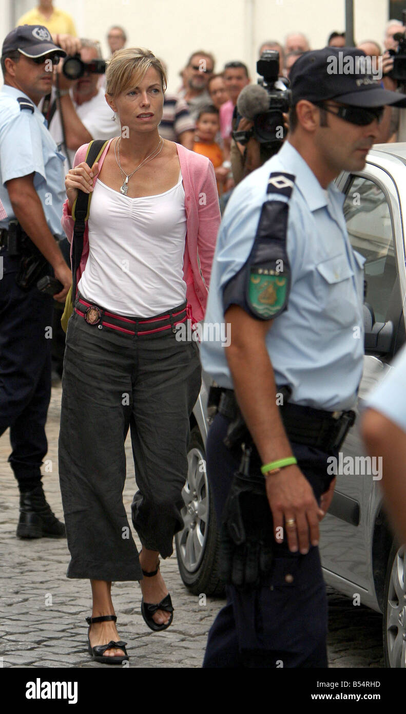 Kate McCann verlässt Portimao Polizeistation nach stundenlangen Befragung über das Verschwinden ihrer Tochter Madeleine McCann 07 09 2007 Stockfoto