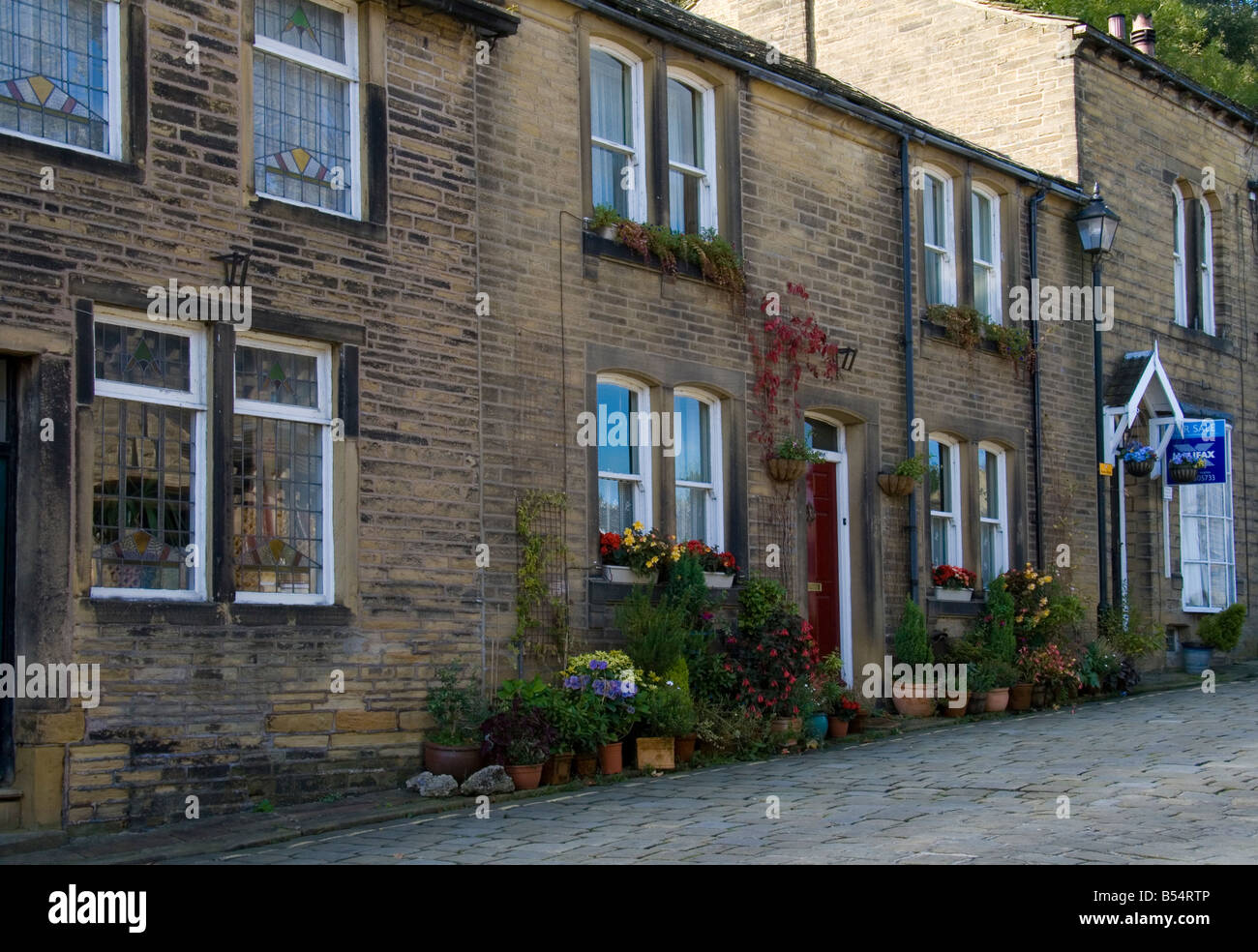 Dorf von Haworth in Yorkshire - Ferienhäuser an der Hauptstraße. Stockfoto