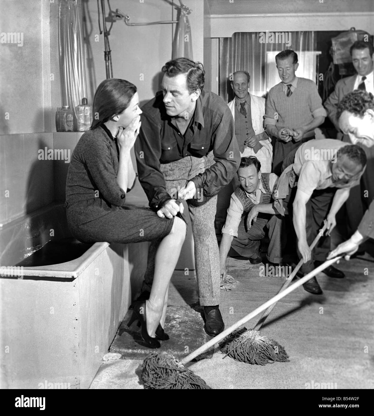 Unterhaltungsfilme: Gloria Grahame und John Ireland in einer Szene aus dem Film "Der good Die Young". Oktober 1953 D6159-001 Stockfoto