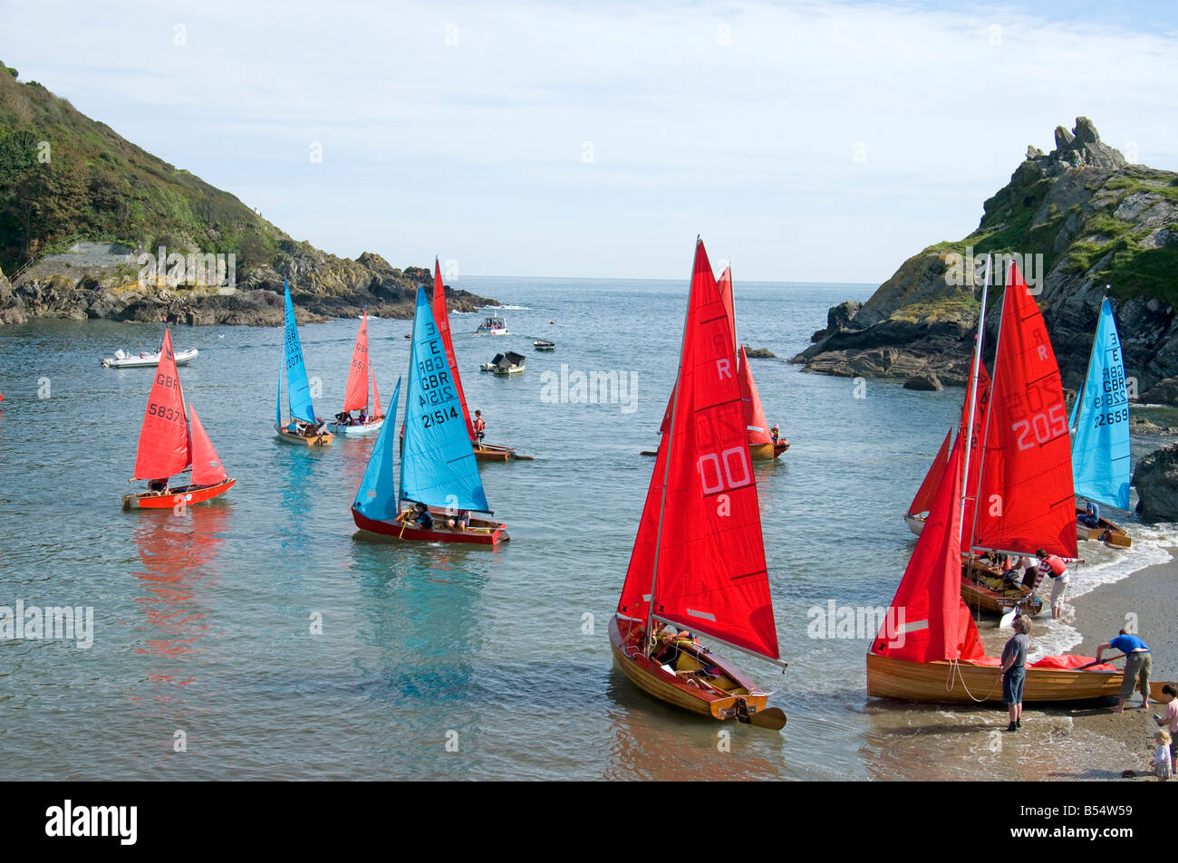 Eine bunte Regatta an Polperro Cornwall Stockfoto