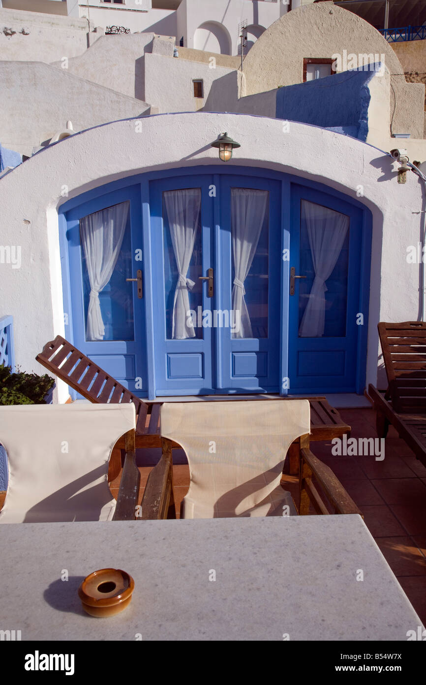 Blaue Tür Fira Santorini Cyclades Griechenland Stockfoto