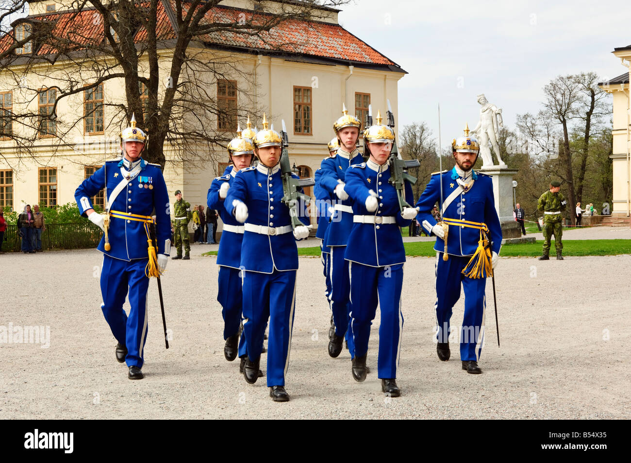 Wachwechsel am Drottningholm nach Hause von der schwedischen Königsfamilie in der Nähe von Stockholm Schweden Stockfoto