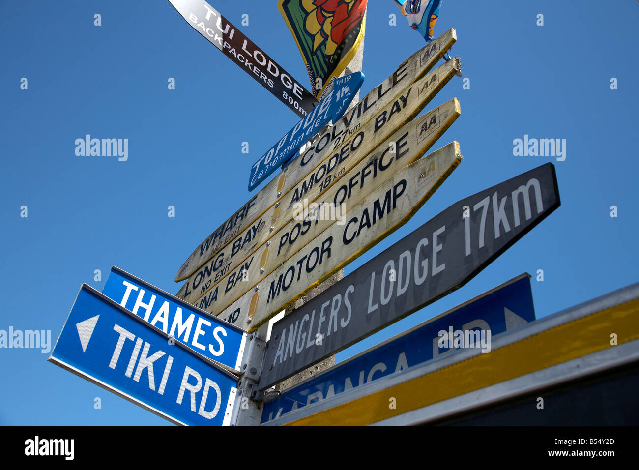 Post mit unterschiedlichen Vorzeichen in Punkt zu verschiedenen Orten in nz Stockfoto