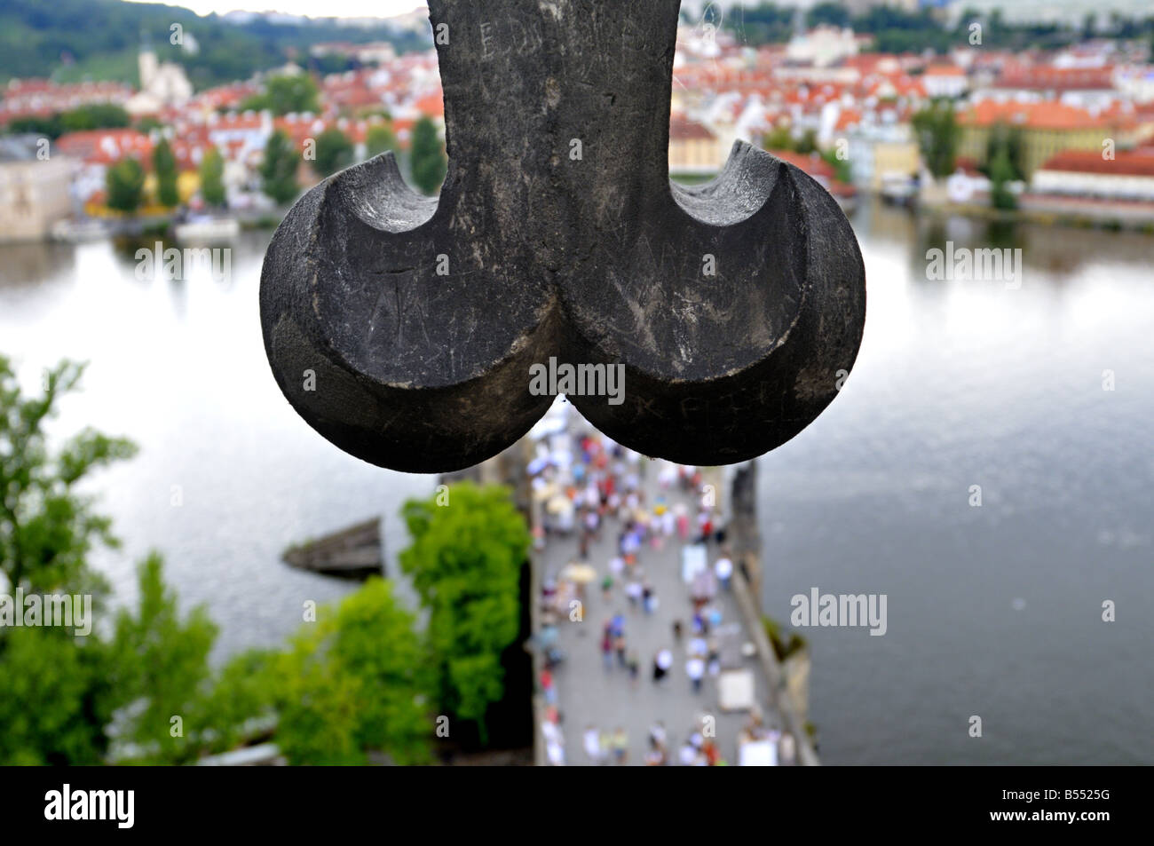 Prag-Karlsbrücke und Moldau angesehen von der Altstädter Brückenturm Stockfoto