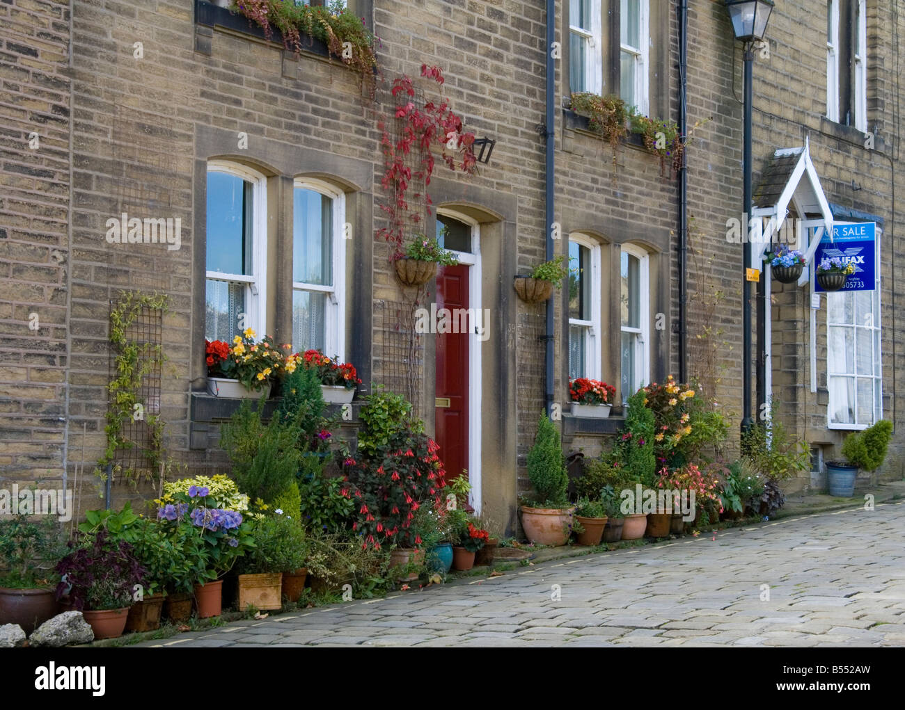 Dorf von Haworth in Yorkshire - Ferienhäuser an der Hauptstraße. Stockfoto