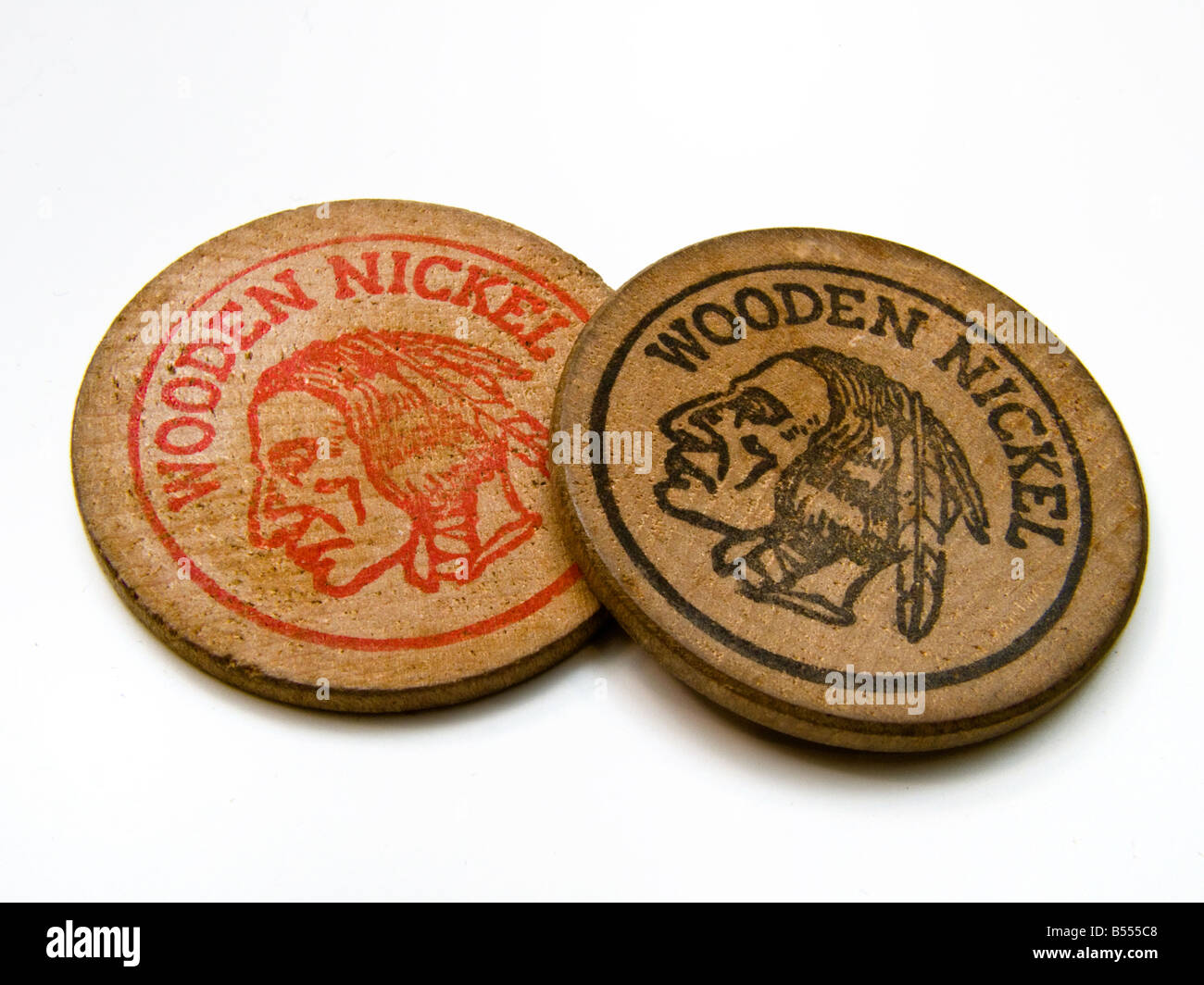 Eine rote und schwarze antike hölzerne Nickel waren diese Nickels in