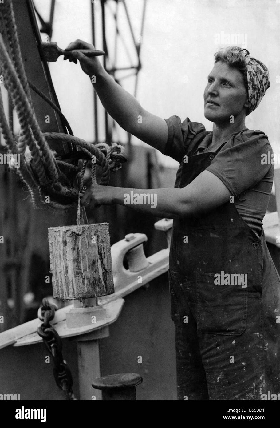 Krieg Versand Bau und Start: Zweiter Weltkrieg: Schiff Gebäude. Frau Werft tätig. August 1943 P011682 Stockfoto