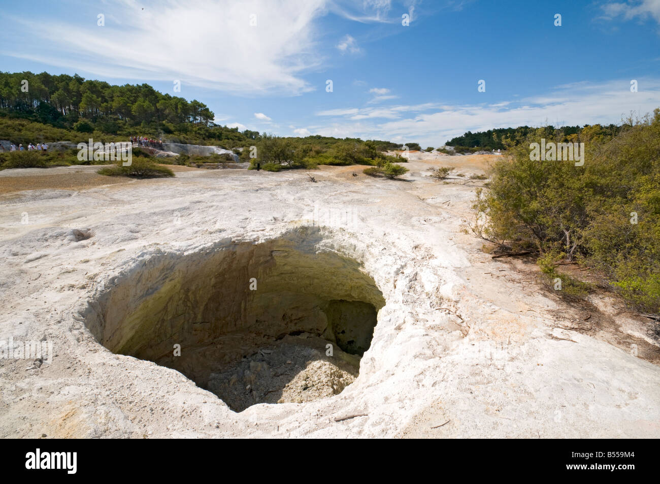 Geothermische Vent im Wai-O-Tapu thermischen Bereich, in der Nähe von Rotorua, Nordinsel, Neuseeland Stockfoto