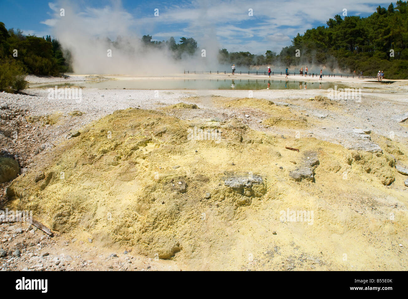 Schwefel Ablagerungen im Wai-O-Tapu thermischen Bereich, in der Nähe von Rotorua, Nordinsel, Neuseeland Stockfoto