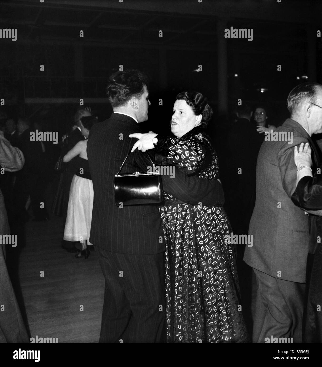 Labour-Parteitag 1953: Frau Bessie Braddock tanzt mit Jim Johnson (M.P für Rugby). September 1953 D5893 Stockfoto