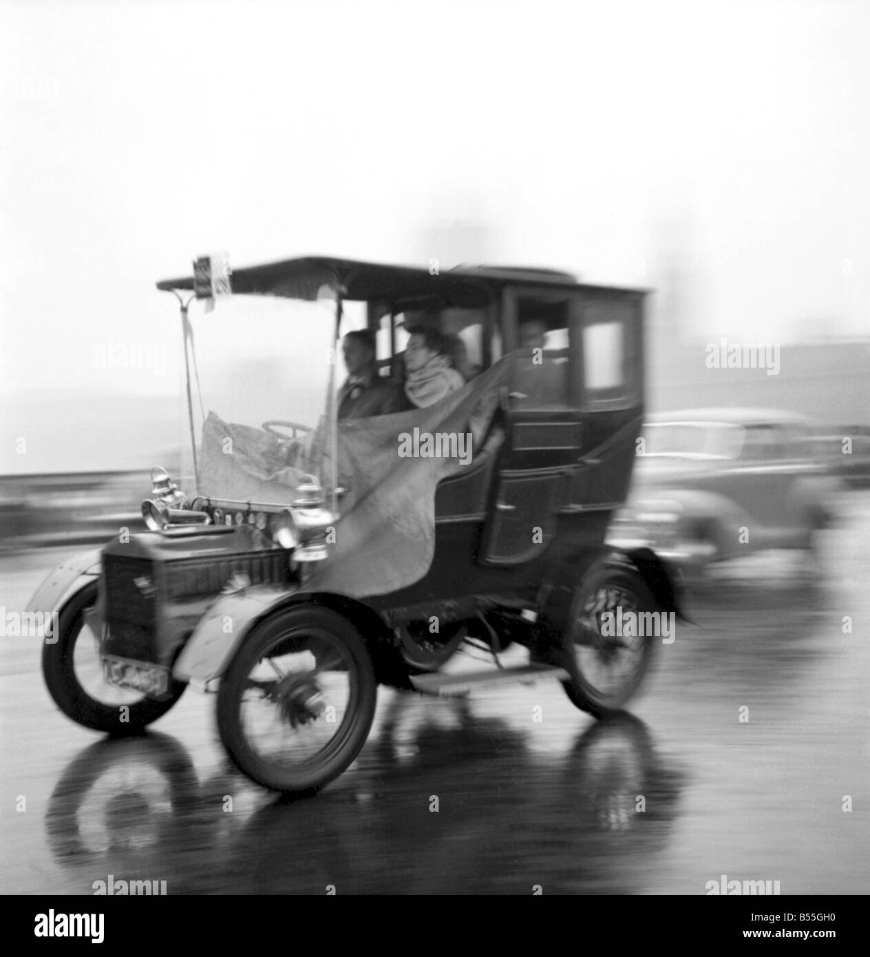 Autos an der London, Brighton Veteran Car Rennen teilgenommen. November 1953 &#13; &#10; D6490-004 Stockfoto