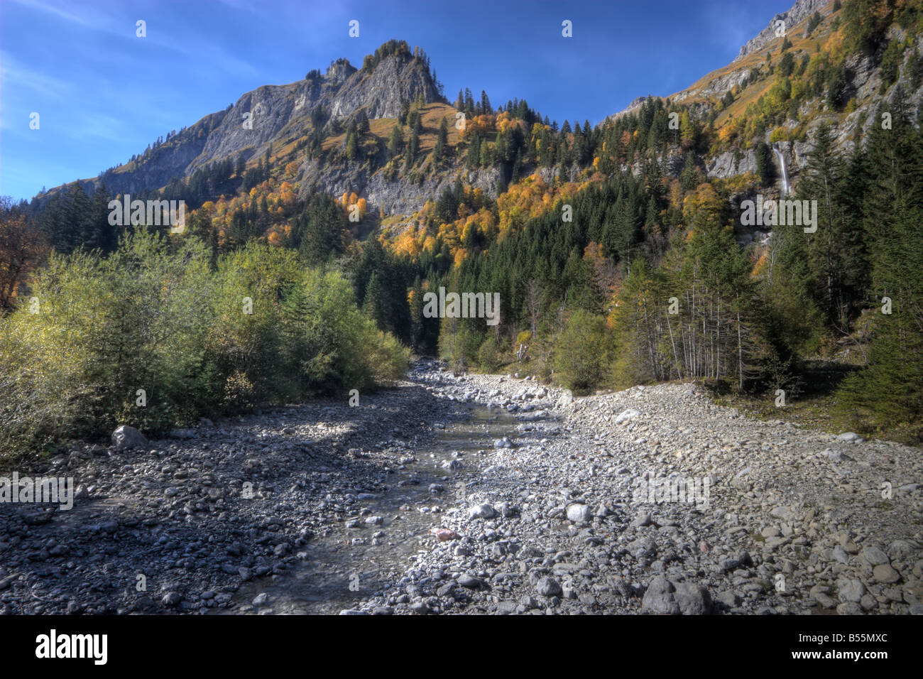 Kleiner Bach in der Region Tirol in Österreich Stockfoto