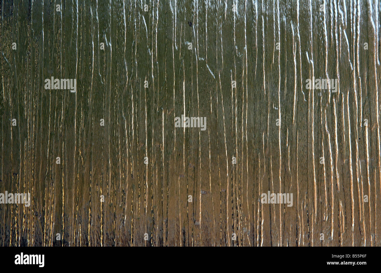 Eine Glasscheibe mattiert mit einem vertikalen panel Stockfoto