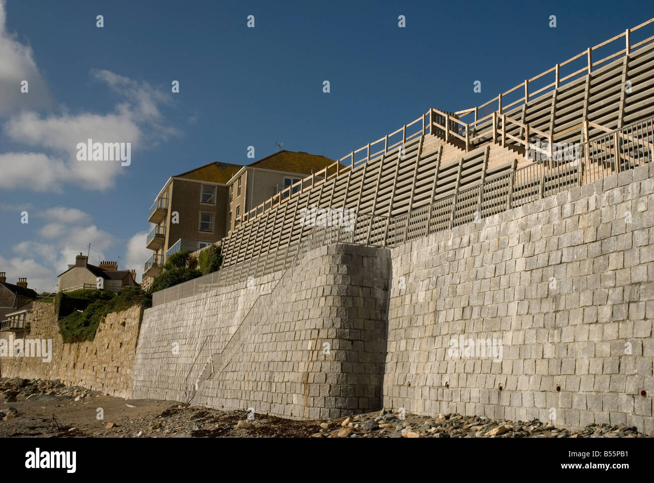 Neue und alte Marazion Ufermauer, Cornwall, England Stockfoto