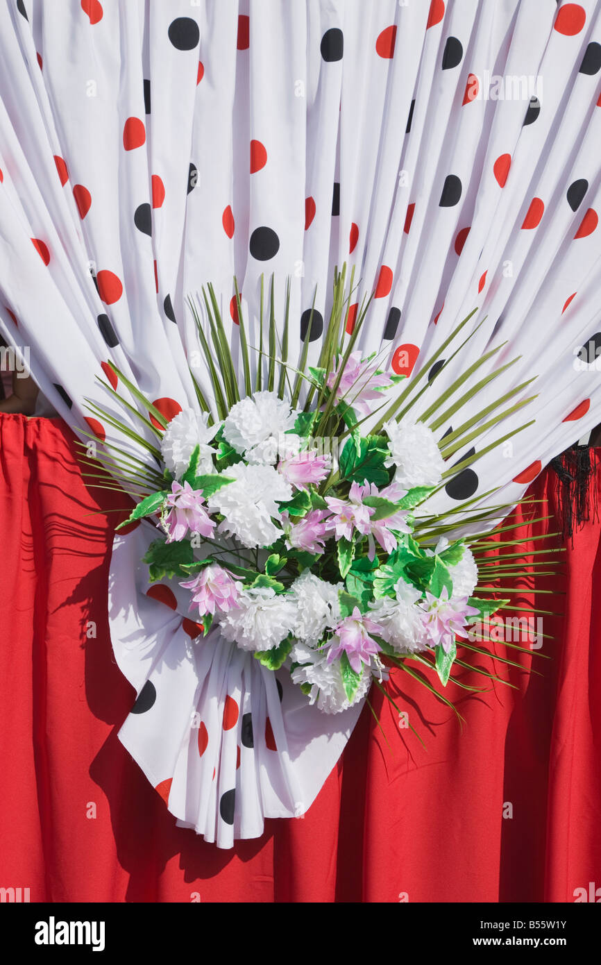Torremolinos Spanien jährlichen Fiesta Romeria de San Miguel Typical Dekoration auf Seite des Wagens Stockfoto