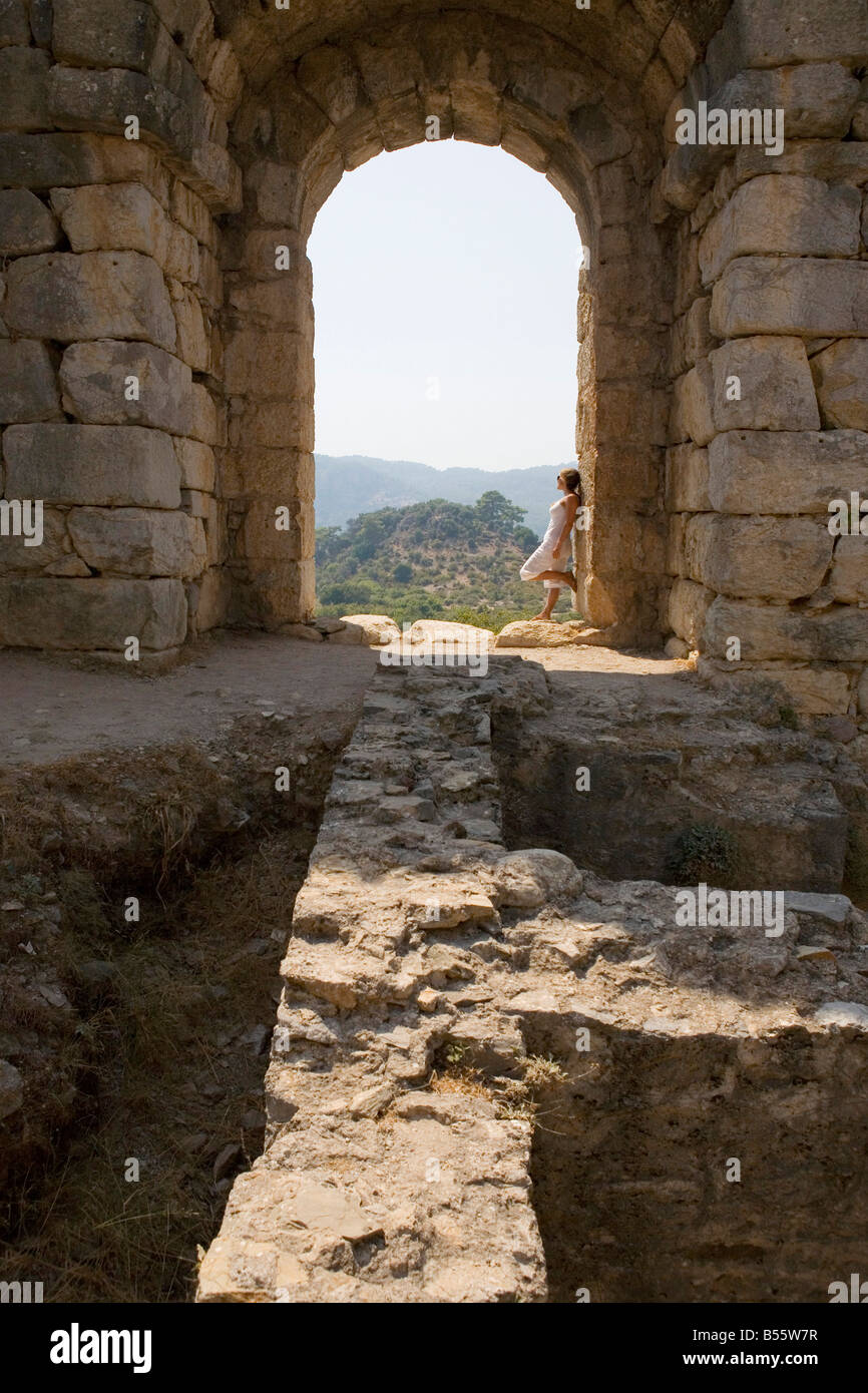 Touristen sieht der von den Ruinen von Kaunos in die umgebende Landschaft Dalyan Türkei Stockfoto