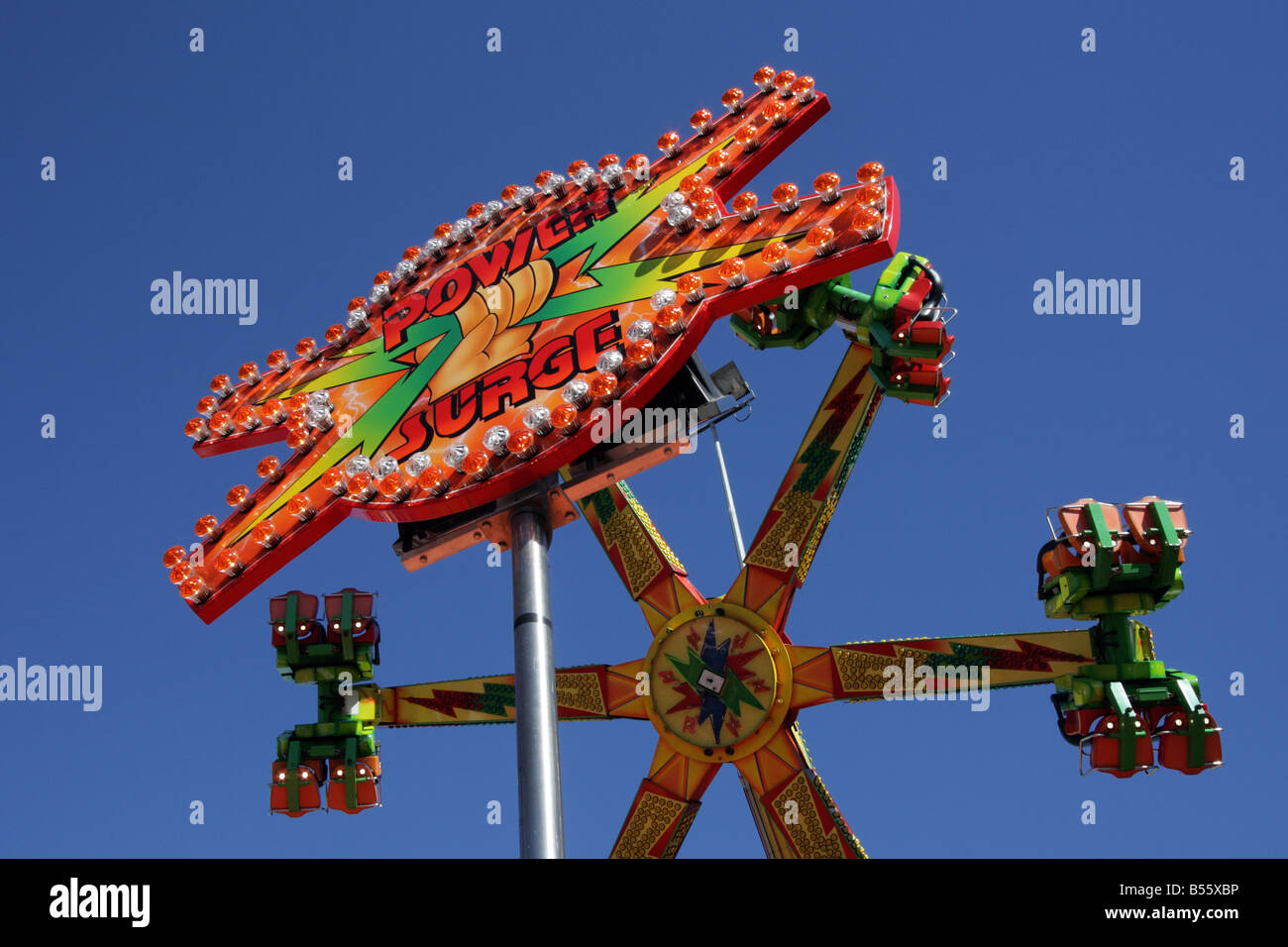 MULTI FARBIGE SIDESHOW FAIRGROUND HORIZONTALE BDB11136 RITTEN Stockfoto