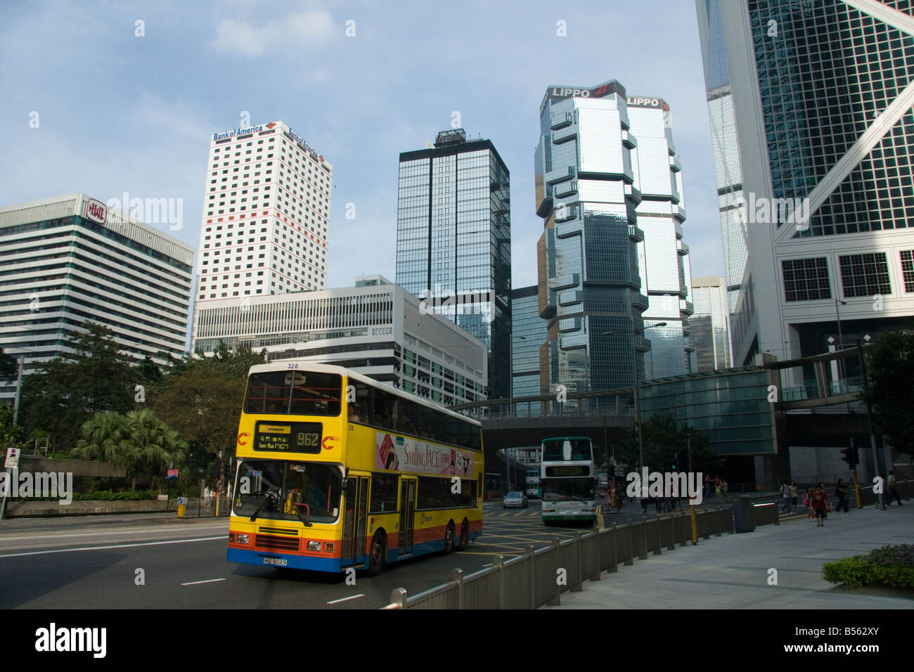 Ein Bus im financial District von Hong Kong Stockfoto