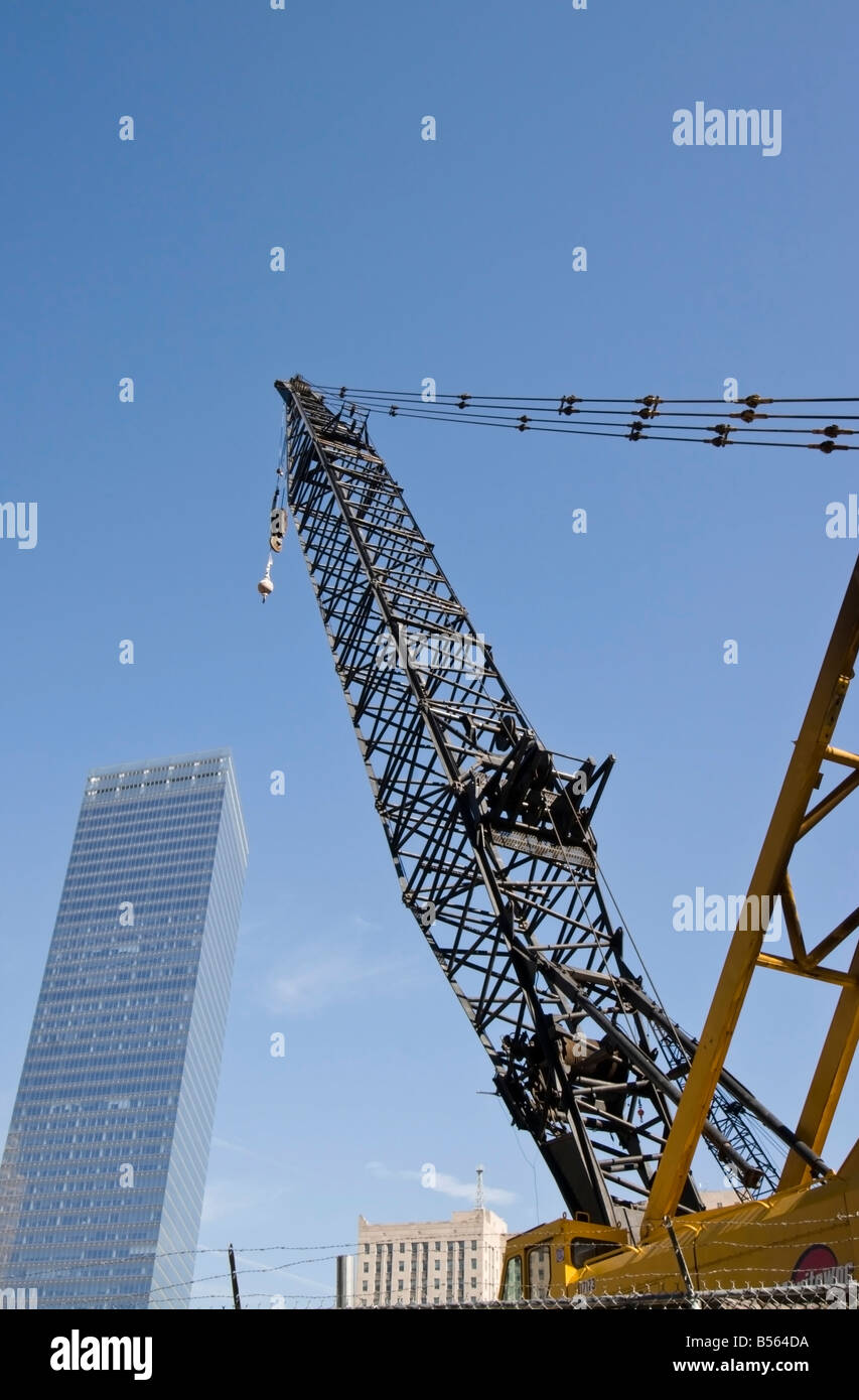 Ein Kran ist auf dem Gelände des World Trade Center in New York gesehen. Stockfoto