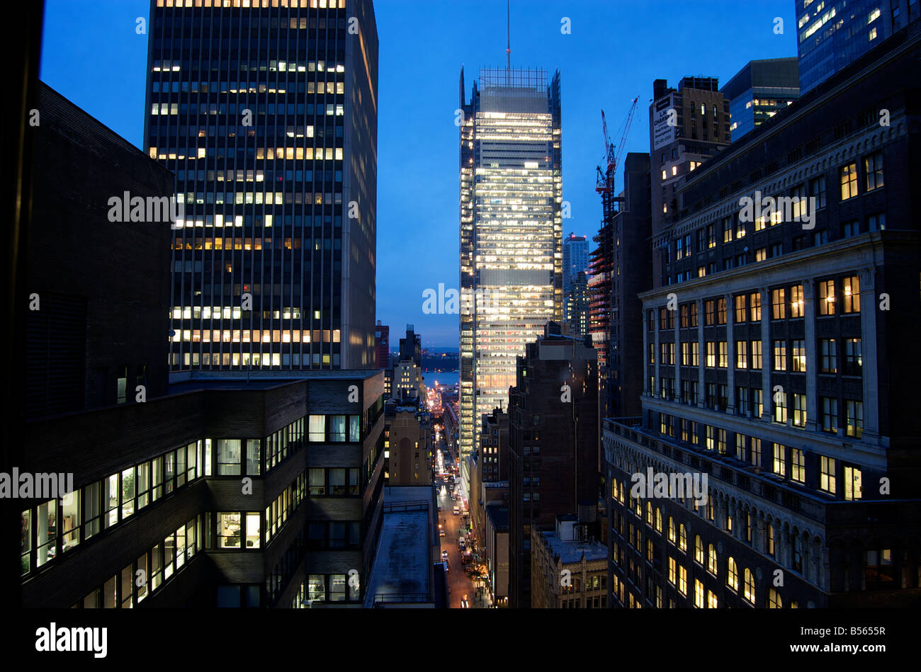 Nächtliche Stadtbild mit New York Times Tower in New York City (für nur zur redaktionellen Verwendung) beleuchtet Stockfoto