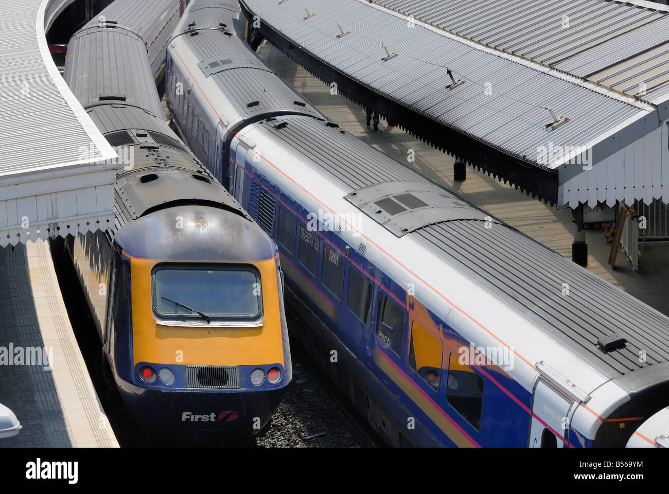 Züge im Bahnhof Paddington, London Stockfoto