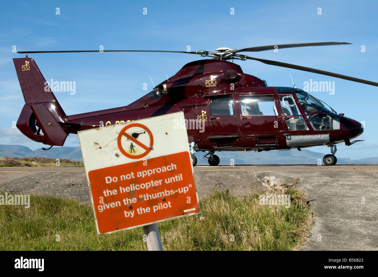 Hubschrauberlandeplatz mit Dauphin betrieben von PDG auf Rona in der Nähe von Skye, Schottland Stockfoto