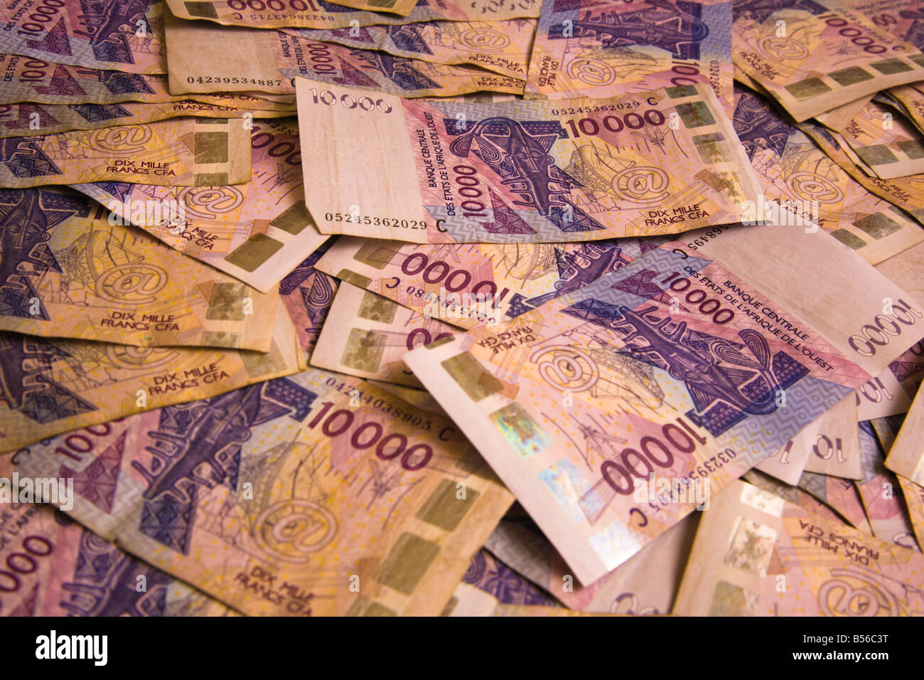 10.000 Cfa Rechnungen (westafrikanische Währung in Senegal, Mali, Burkina Faso, Niger, Togo, Benin, Elfenbeinküste) Stockfoto