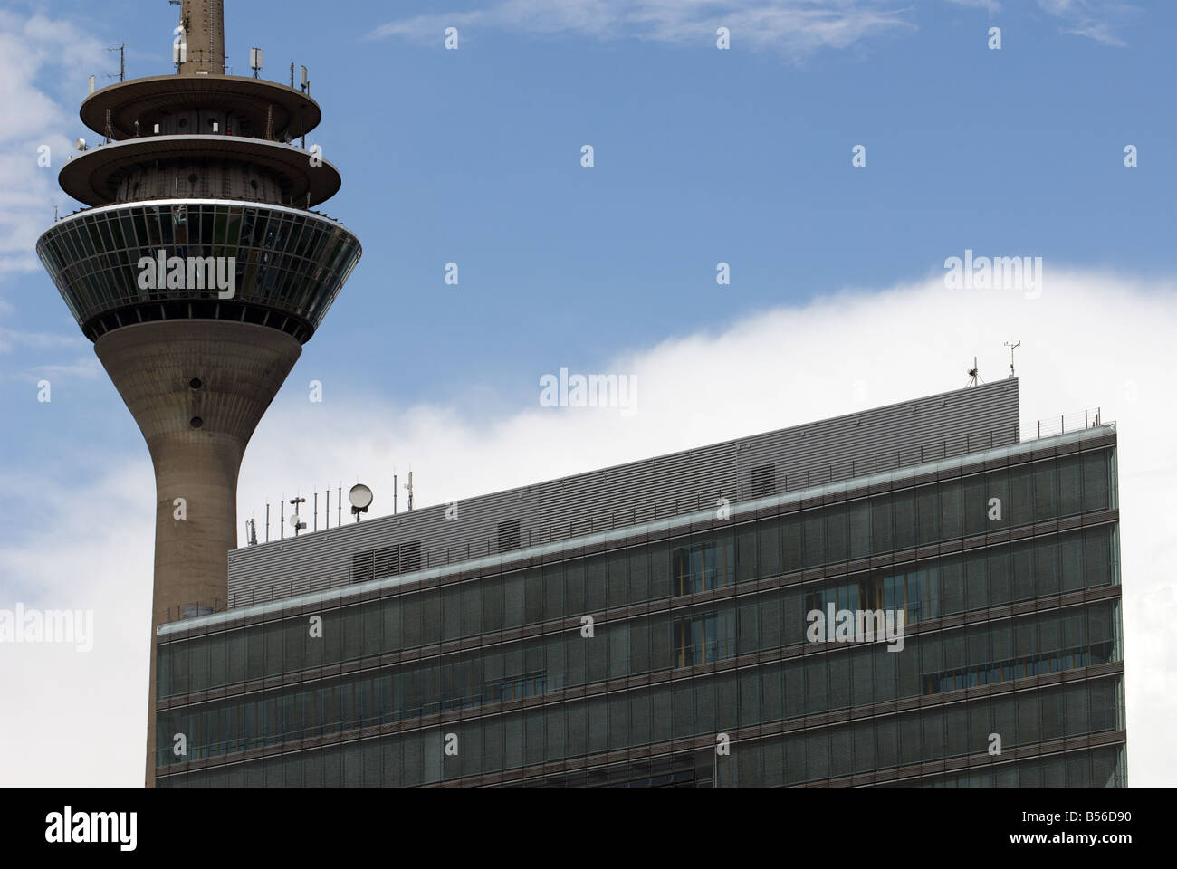 Stadttor-Tor, eine umweltfreundliche lokale Regierung Gebäude, Düsseldorf, Nordrhein-Westfalen, Deutschland. Stockfoto