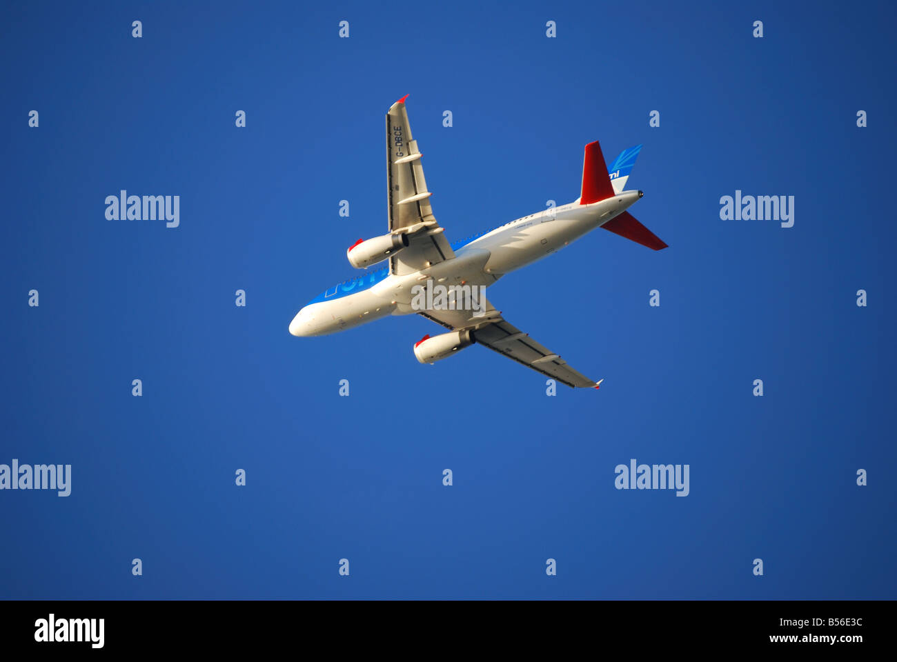 BMI Airbus A319 Flugzeug abheben, Heathrow Airport, Greater London, England, Vereinigtes Königreich Stockfoto