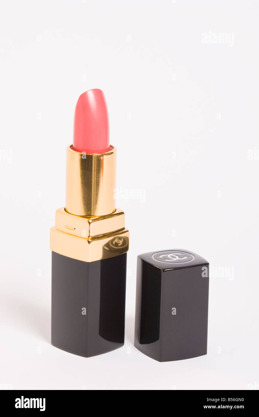 Chanel einfach rosa Rouge Hydrabase hochwertigen teuren Designer Lippenstift auf weißem Hintergrund Stockfoto