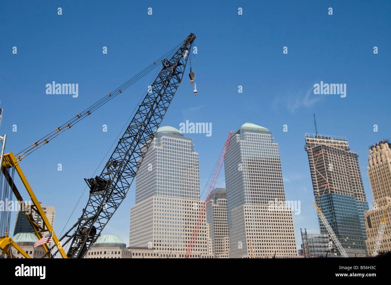 Ein Kran ist auf dem Gelände des World Trade Center in New York gesehen. Stockfoto