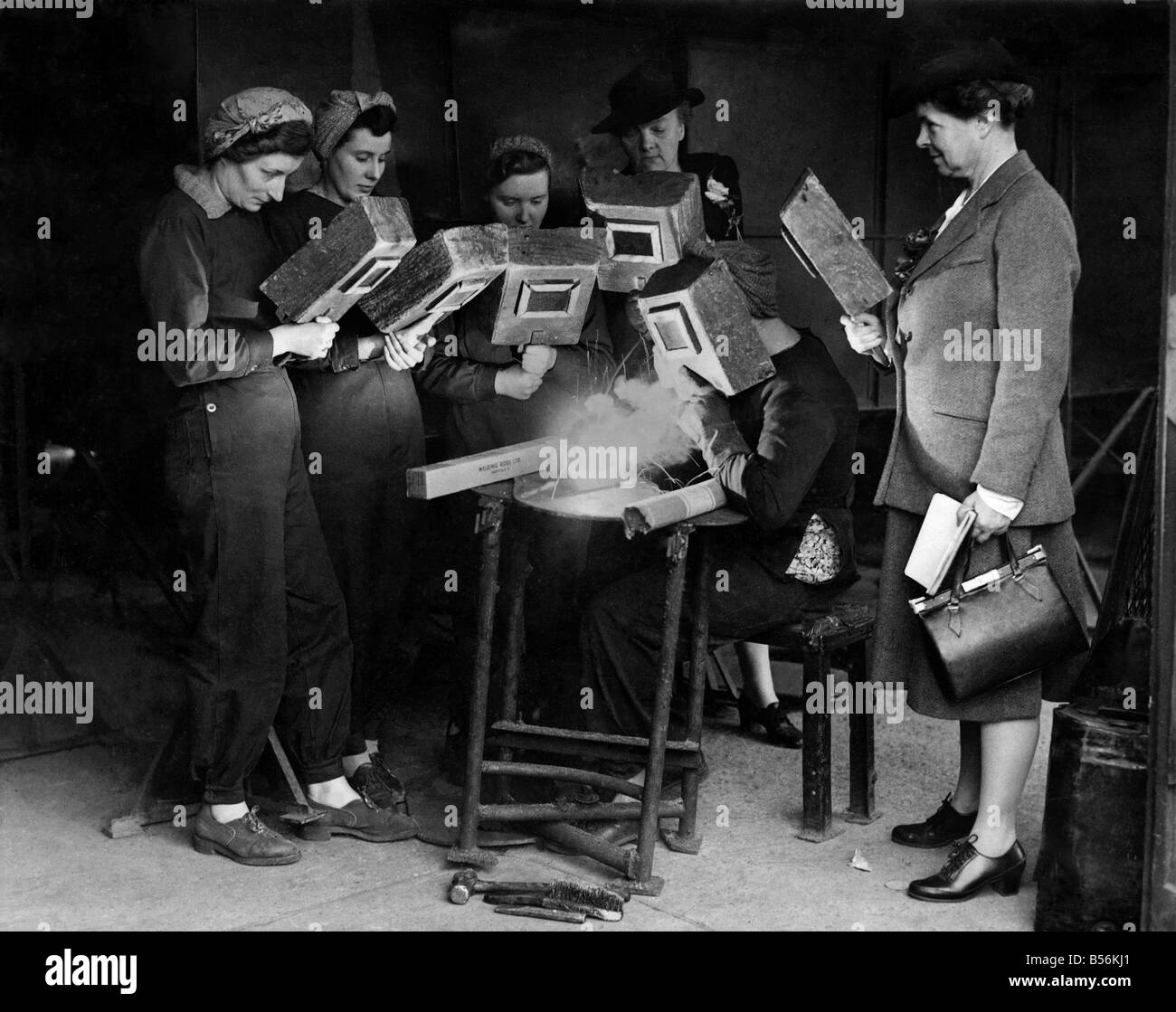 Frauen lernen zu schweißen. September 1942 P009188 Stockfoto