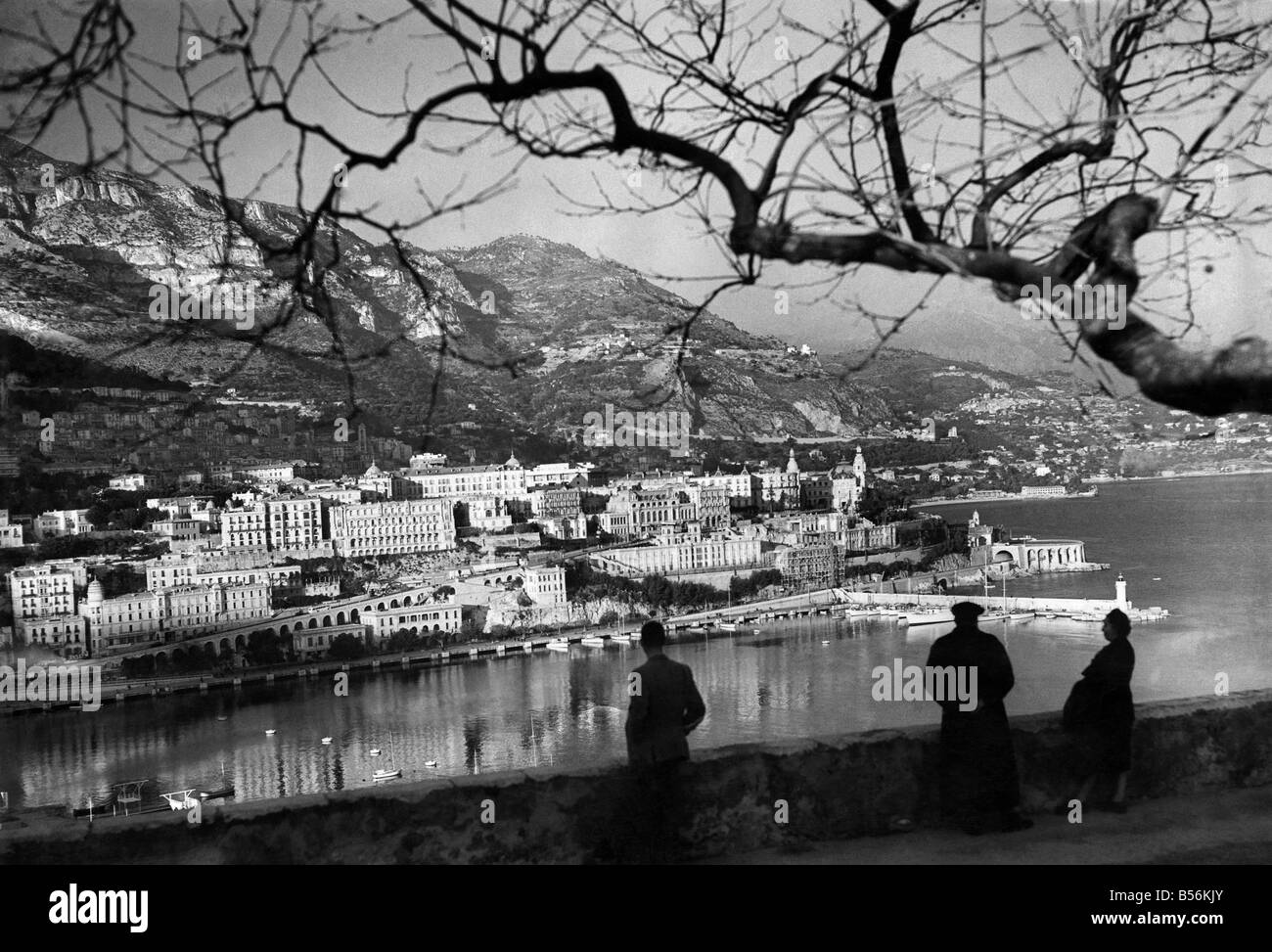 Ein Anblick von Monte Carlo aus dem Palast von Monaco, ein Anblick, der Hunderte von müden Autofahrer freuten sich über 2000 zermürbenden Meilen 66 die Rallye Monte Carlo zu sehen. Januar 1953 P009428 Stockfoto