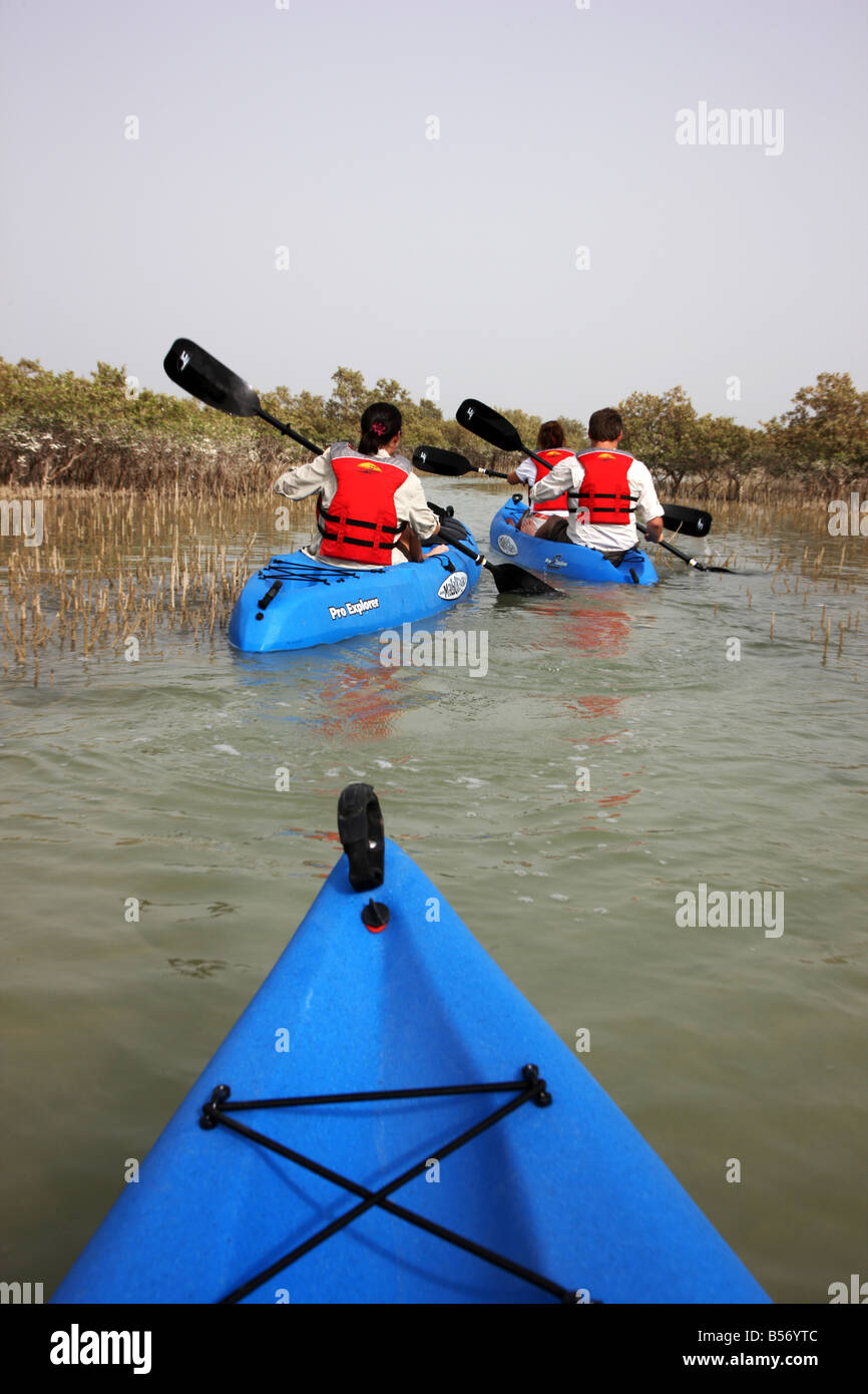 Kajak Tour im privaten Wildreservat Sir Bani Yas Insel im Persischen Golf in der Nähe von Abu Dhabi Vereinigte Arabische Emirate Stockfoto