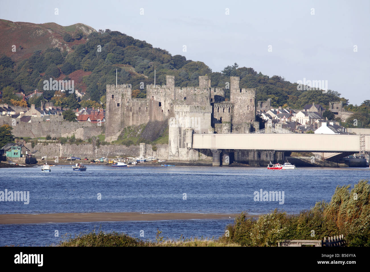 Conwy Castle betrachtet über die Mündung des Conwy Stockfoto