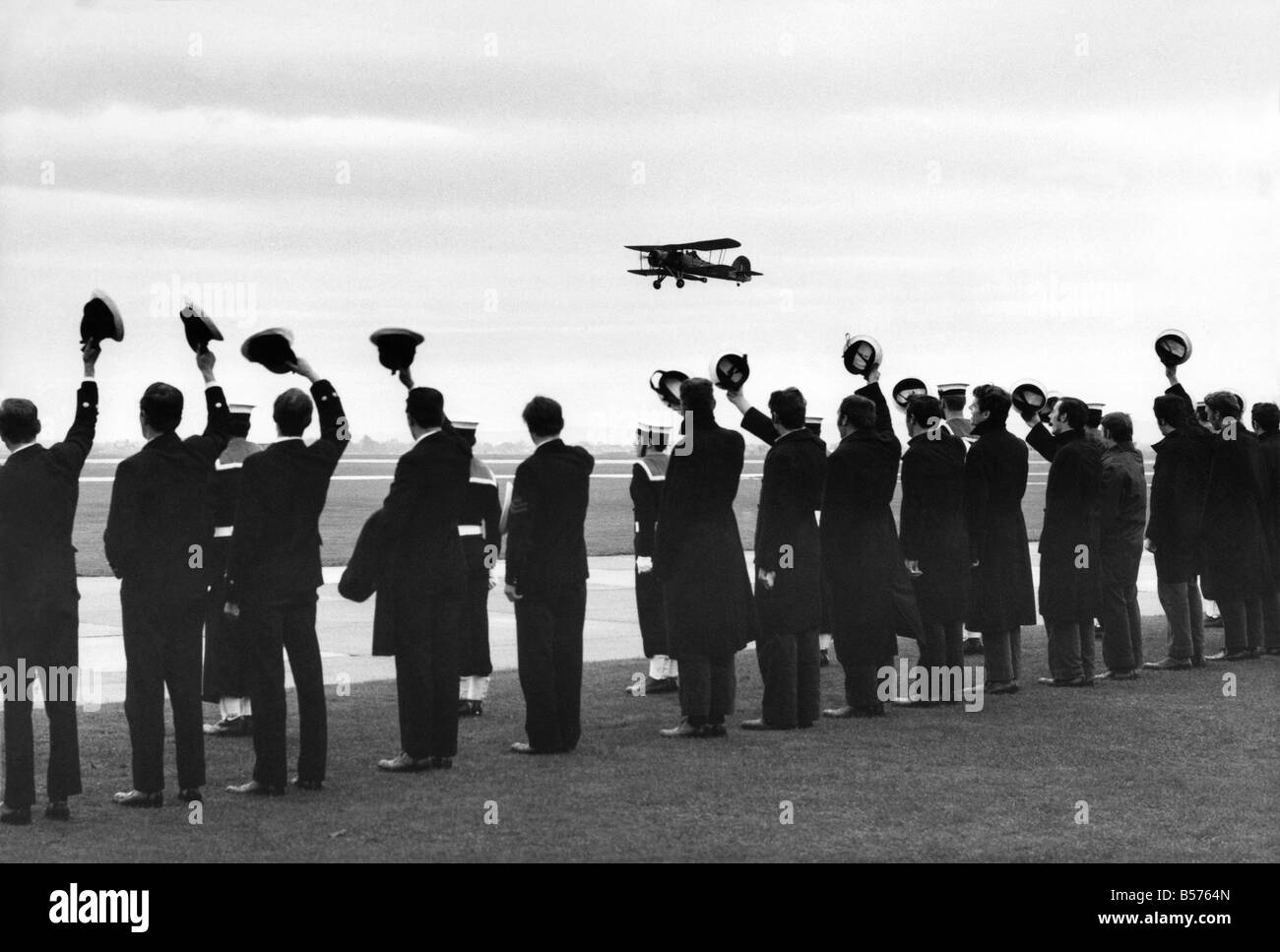 Vice-Admiral Sir Richard Janvrin, Flaggoffizier Naval Air Command in den Ruhestand - und überlässt die Naval Air Station H.W.S. Daedalus Lee Stockfoto