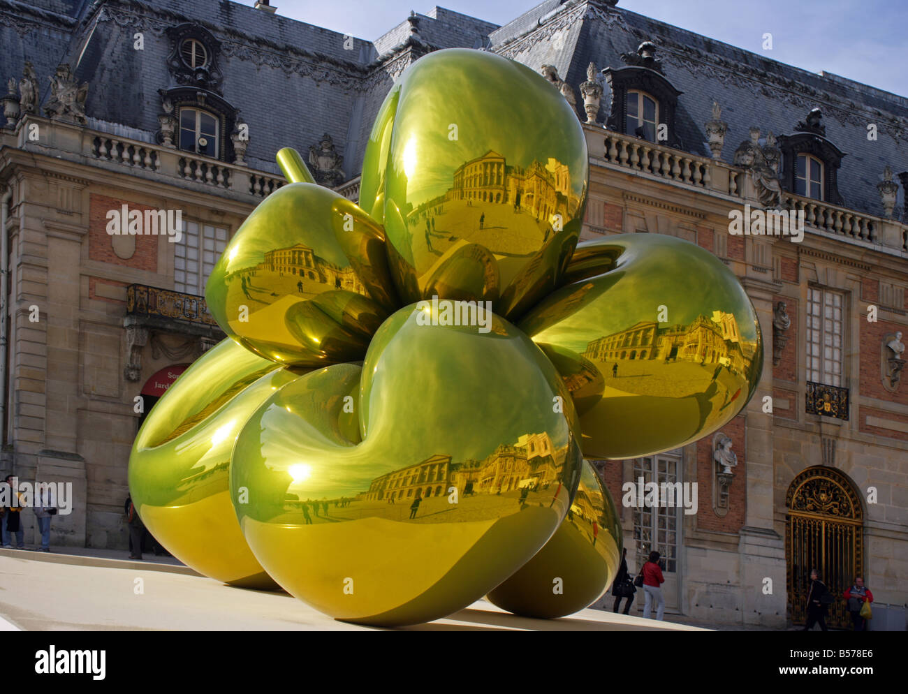 Jeff Koons Ballon Blume Gelb; Versailles Retrospektive Stockfoto