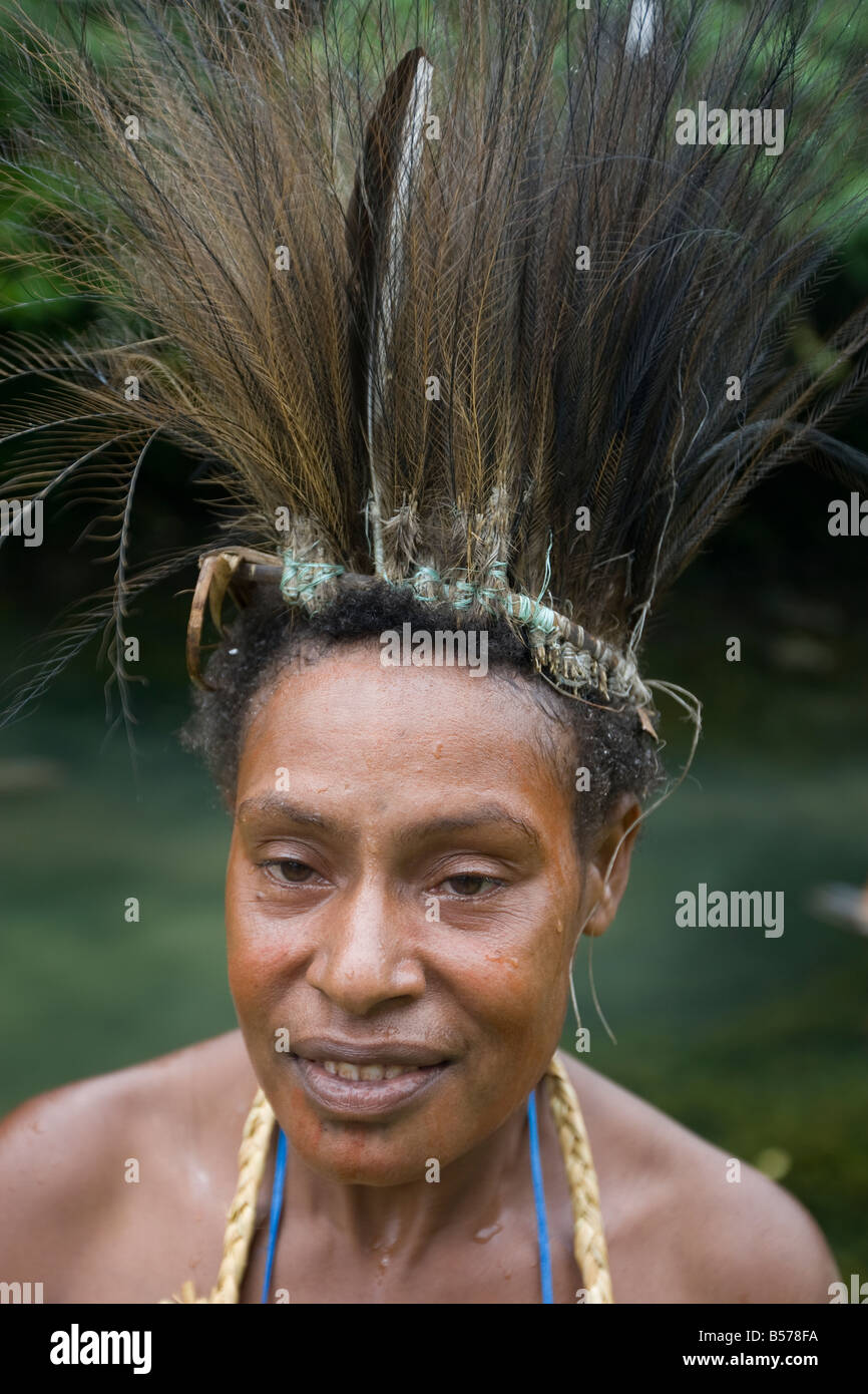 Frau aus Gibidai Dorf in der Turama Erweiterung Protokollierung Konzession, Gulf Provinz, Papua Neu-Guinea. Stockfoto