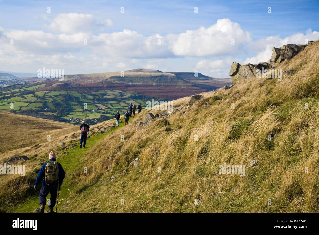 Wanderer auf dem Gipfel der Zuckerhut in die schwarzen Berge, Wales Stockfoto