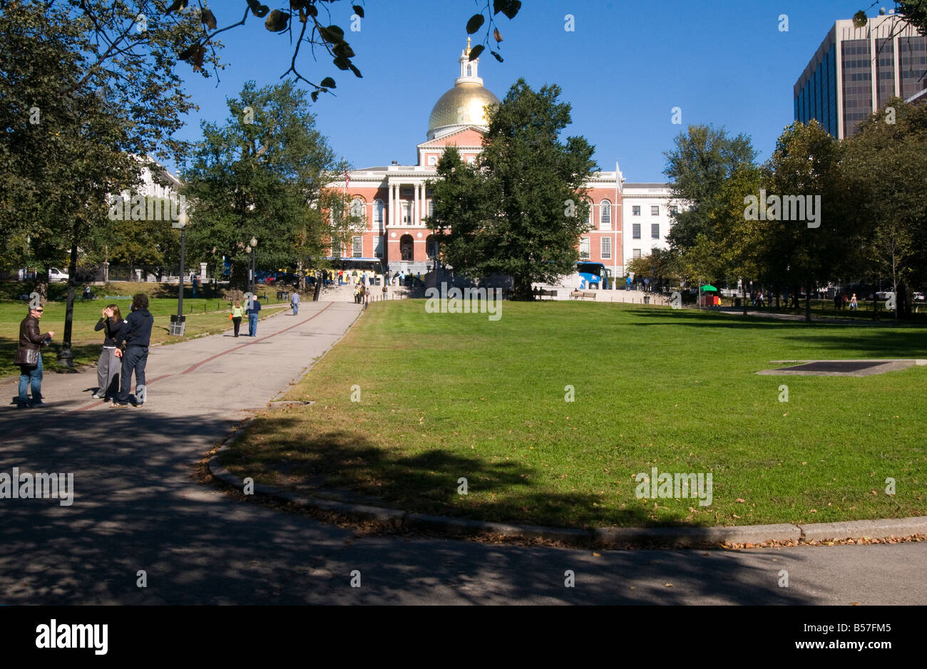 Massachusetts State House auf dem Beacon Hill, Boston MA (Blick vom Boston Common) Stockfoto