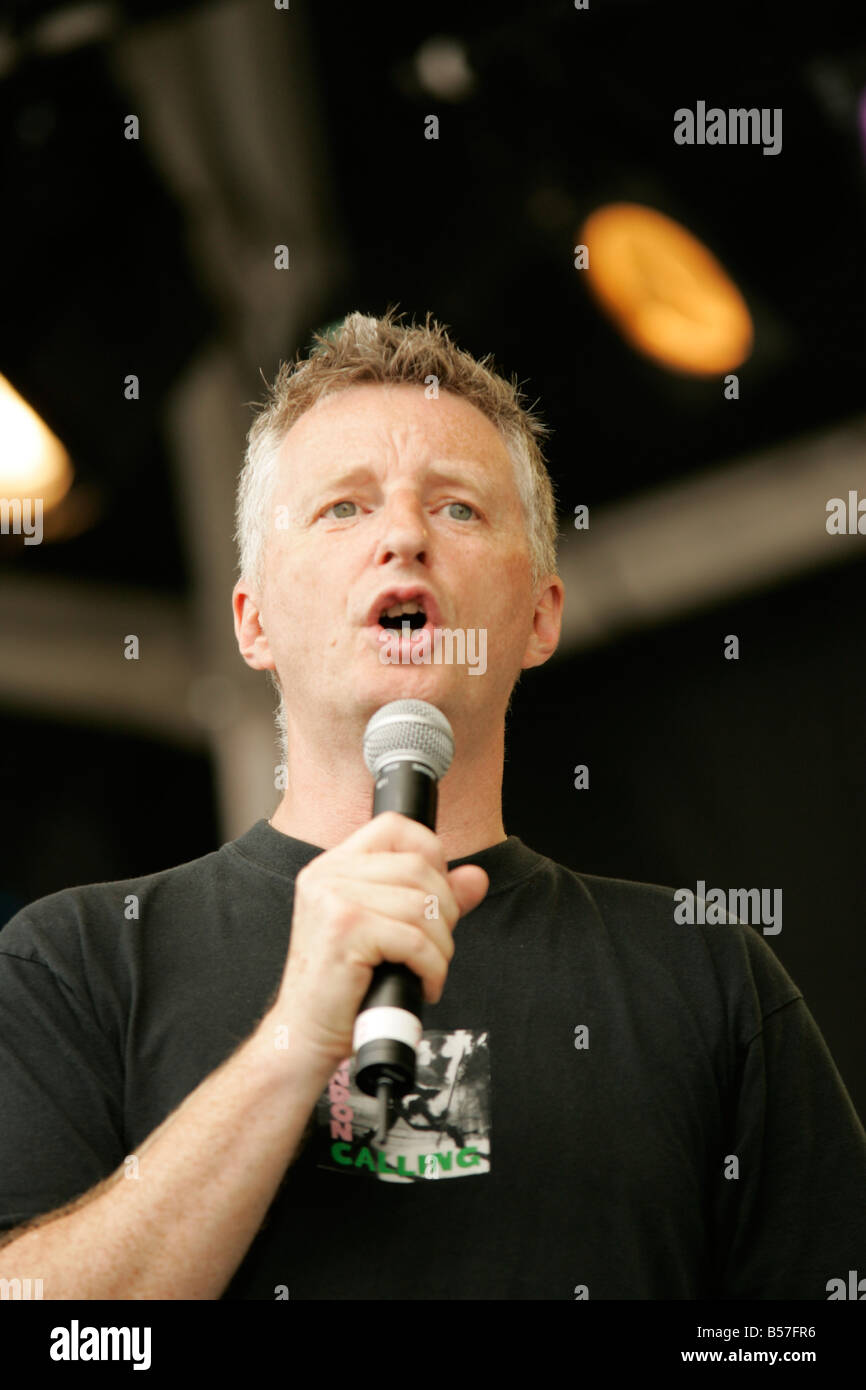 Billy Bragg machen Armut Geschichte März singen in Wiesen Parken Edinburgh wo der März begann und endete. Stockfoto