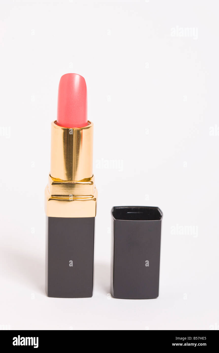 Chanel einfach rosa Rouge Hydrabase hochwertigen teuren Designer Lippenstift auf weißem Hintergrund Stockfoto