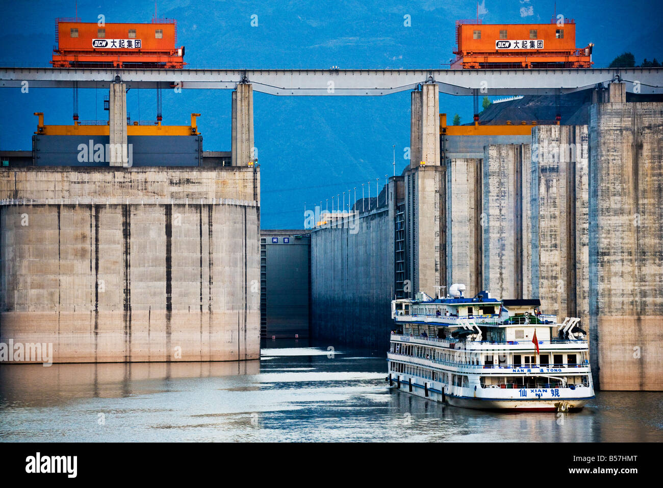 Eingang zum Schiff sperrt drei Schluchten Damm Yangzi Fluss China JMH3433 Stockfoto